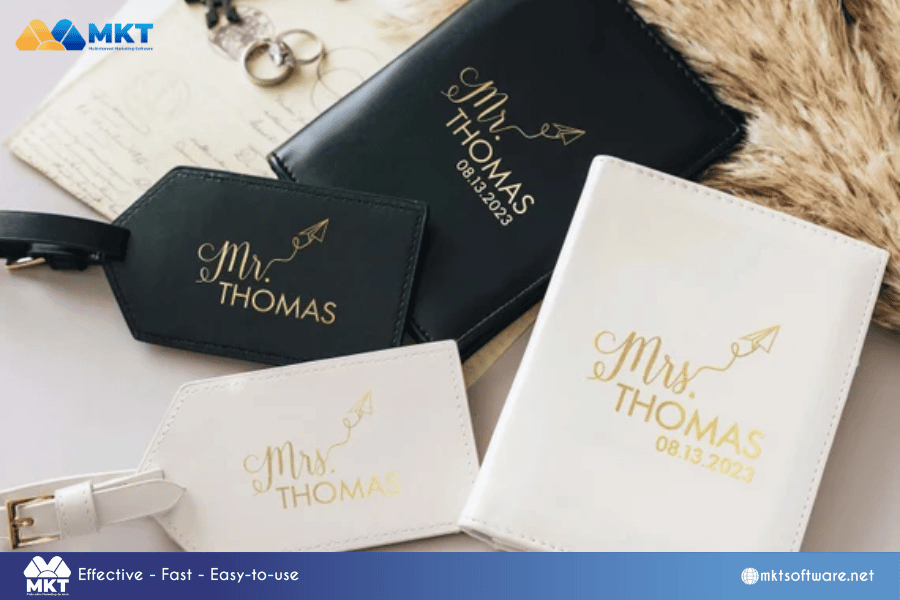 Personalized leather passport holder and luggage tag set 9+ Best Christmas gift ideas for business partners