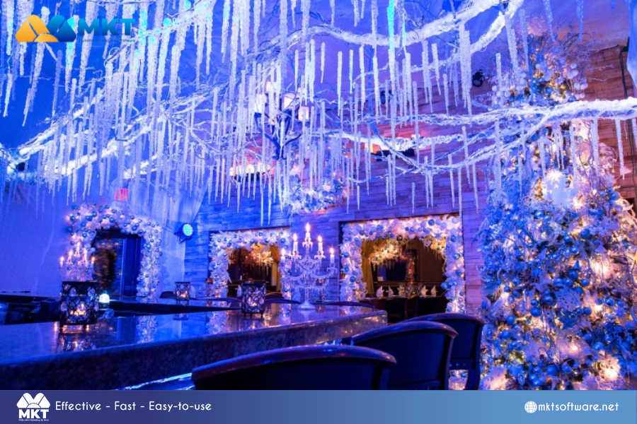 Dazzling Holiday Makeovers: 6 Restaurant christmas decoration ideas